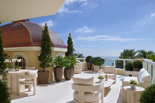 Designer Isabel Tragash Creates a Contemporary Oasis with The One Bedroom Oceanfront Villa Suite