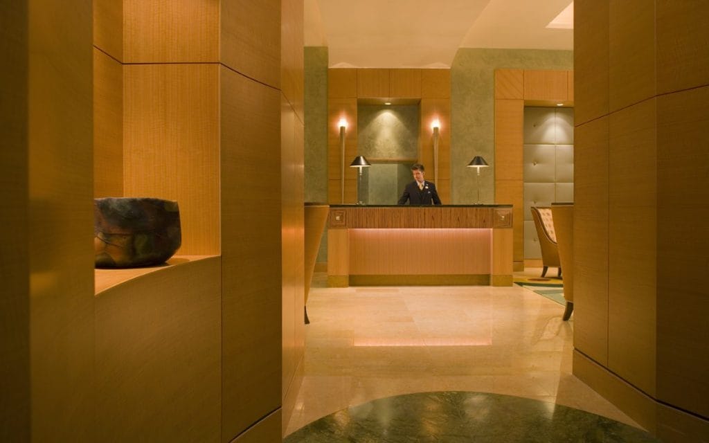 Luxury Hospitality: Where Exceptional Service Meets Luxury Travel 